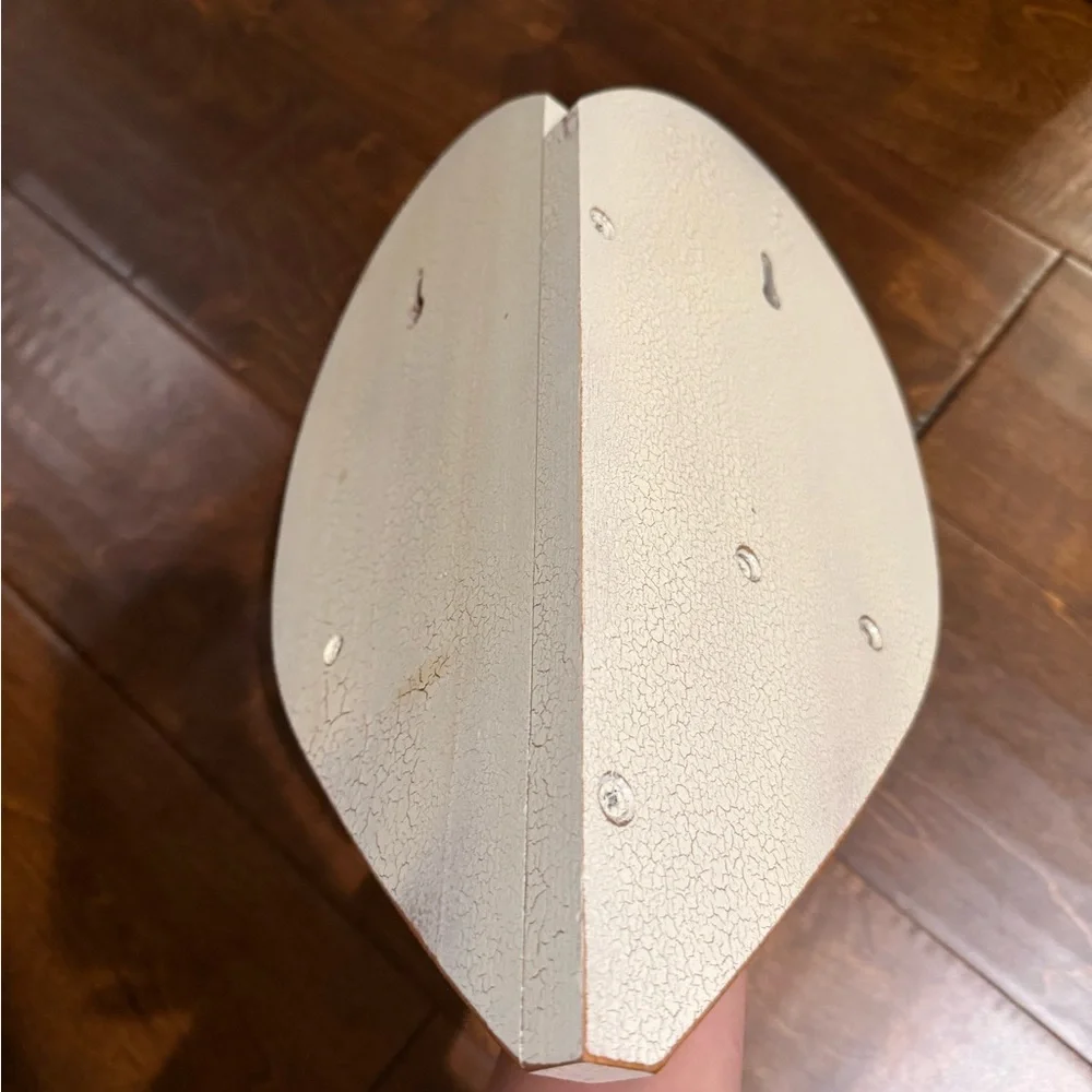 Heart-Shaped Cream Wall Shelf